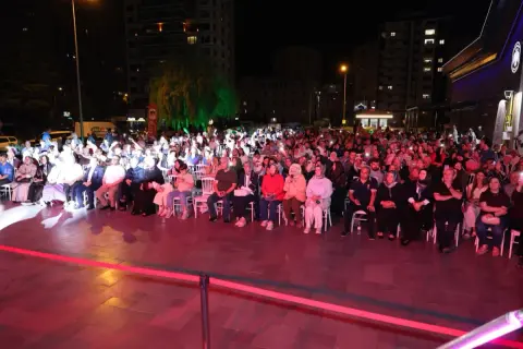 Necip Karakaya Çarşı Melikgazi'de nostalji konseri verdi