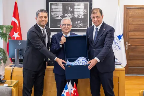 Büyükelçi Lora: "İzmir'e hayranım, kalbimde özel yeri var"