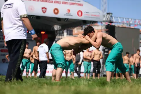 Keçiören'de 3. Karakucak Güreş Festivali: Gençler er meydanında