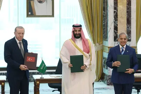 Türkiye, Suudi Arabistan ve Pakistan ortak savunma imzaladı
