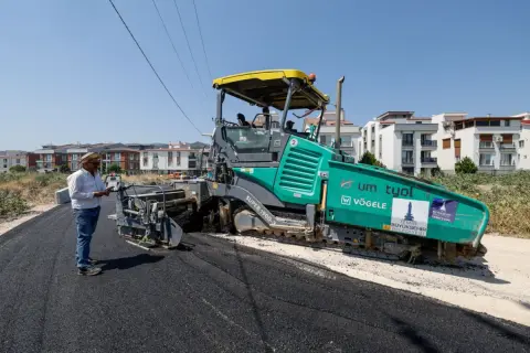 Bergama'da 9 okulun ulaşım yolu yenilendi: 5 bin ton asfalt