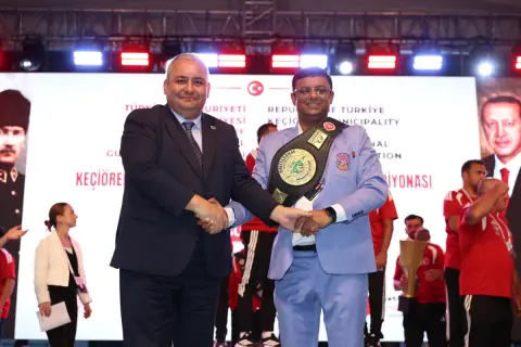 Karakucak'ta Türkiye dünya şampiyonu, Aktürk altın kemer
