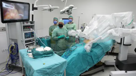 Selçuk Tıp’ta robotik cerrahi ameliyatlarından fark ücret alınmıyor