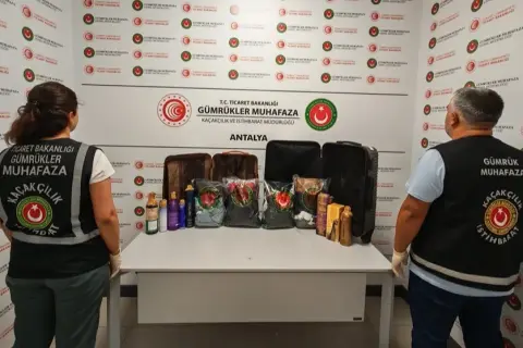 Antalya Havalimanı'nda 19 Kilo Likit Metamfetamin Ele Geçirildi