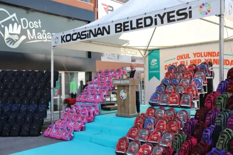 Kocasinan Dost Market'inden öğrencilere kırtasiye desteği