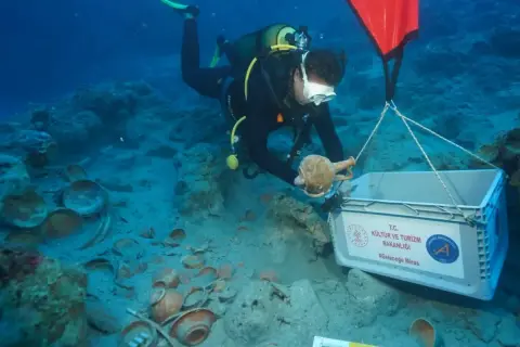Adrasan’da 2100 Yıllık Lüks Sofra Takımları Çıktı