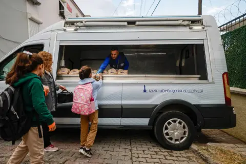 İzmir'de 2 bin öğrenciye ücretsiz beslenme paketi