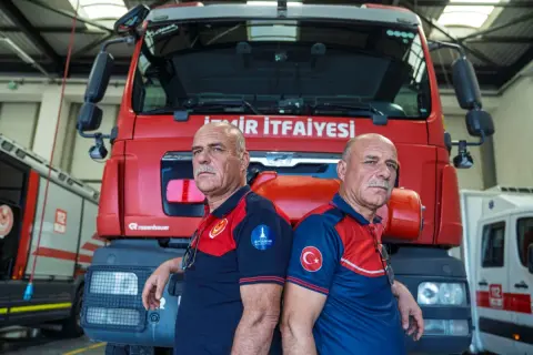 İzmir'de 33 yıl omuz omuza itfaiye kardeşliği
