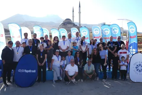 Erciyes'te Yapı Kredi sponsorlu plaj voleybolu turnuvası