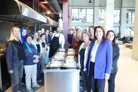 Sennur Sezer’in eski ikramları Pancar Deposu’nda yaşandı