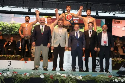 Bursa güreşçisi Alperen Düzenci'den 3'üncülük