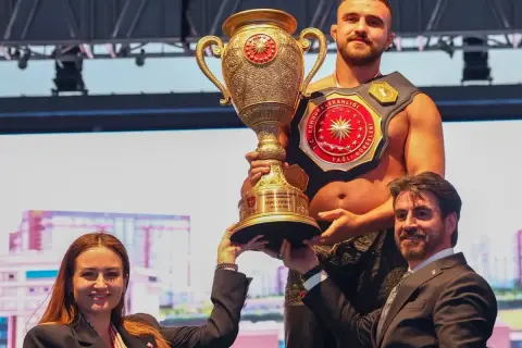 Antalya Büyükşehir, Yağlı Güreş'te 12 Madalya Kazandı