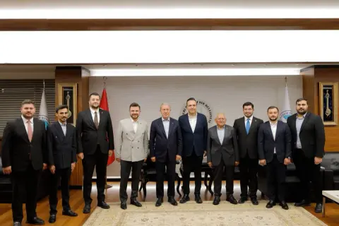 Büyükkılıç gençlerle buluştu: "Sizleri seviyoruz, alnınızdan öpüyorum"