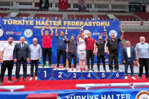 Karataylı haltercilerden çifte başarı: 3 bronz, 6. takım
