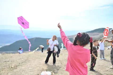 Bursa'da Gemlik Kent Konseyi Uçurtma Şenliği'ne yoğun katılım