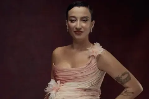Melike Şahin 'Ölmem Ölemem' ile üç listede birden zirvede