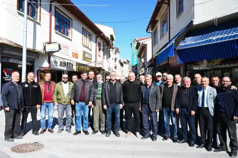 Başkan Ustaoğlu, çarşı esnafıyla kahvaltıda buluştu