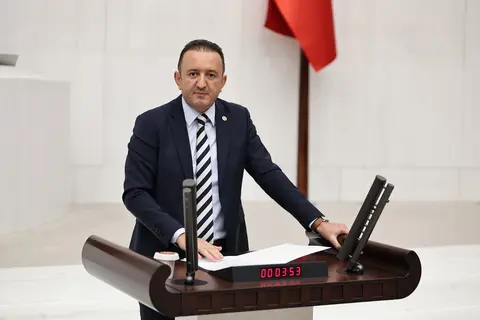 CHP’li Bektaş: Gazeteciler suç işledikleri için değil, işlerini yaptıkları için yargılanıyor