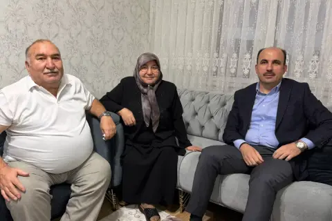 Konya Büyükşehir Belediye Başkanı Altay, Vefa Umresi'nden dönen vatandaşları ziyaret etti