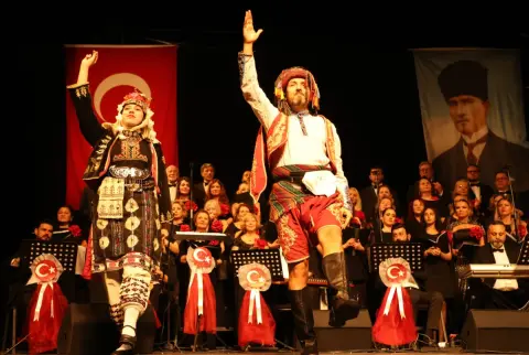 Nilüfer'de 103. Yıl Konseri: Marşlar ve Türküler Yankılandı
