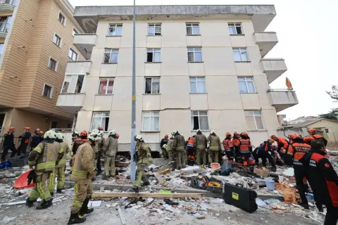 Maltepe'de Enkaz Altında 2 Ölü, 2 Kişi Aranıyor
