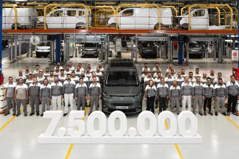 Tofaş'tan tarihi başarı: 7,5 milyonuncu araç yolda