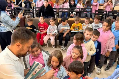 Sakarya Belediyesi'nden kırsal çocuklara gölge oyunu hediyesi