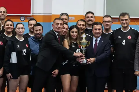 Muğla'da Cumhuriyet Kupası: MUSKİ ve Ulaşım şampiyon