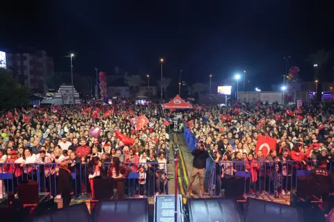 Dalaman'da 103. Yıl Coşkusu: Emre Altuğ Konseriyle Zirve