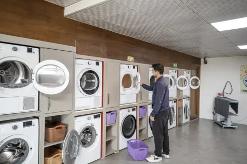 Mersin'de öğrencilere ücretsiz çamaşır, çalışma ve çay