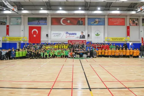 Osmangazi’den 69 amatör kulübe spor malzemesi