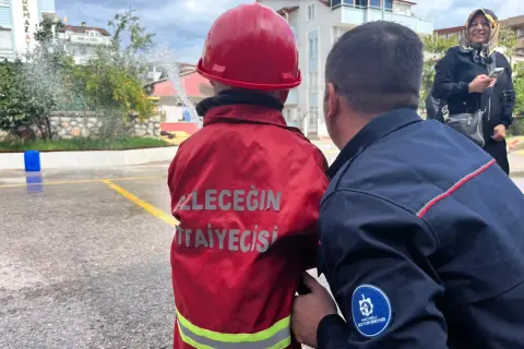 İtfaiye Haftası'nda minikler yangın bilinci kazandı