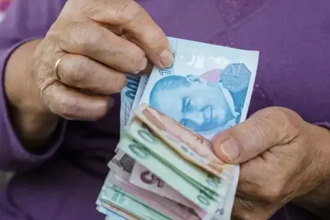 Emekli pazar desteği yıl sonuna uzatıldı: Ayda 1.750 TL