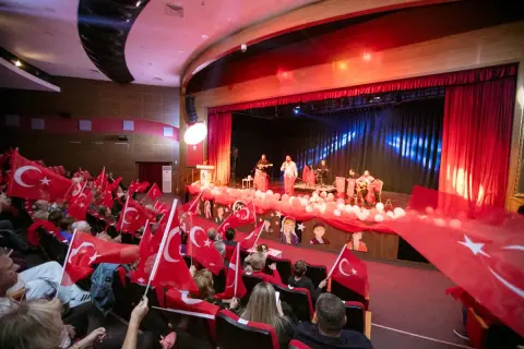Güzelbahçe'de Cumhuriyet Yürüyüşü: 103. Yıl Coşkusu Dolu Dolu