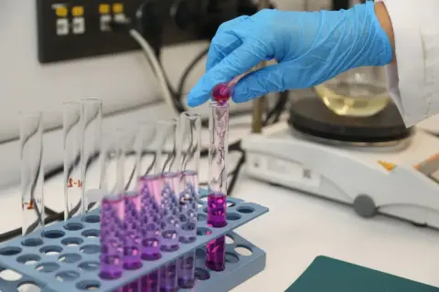 BTÜ'den enfeksiyonu renkle gösteren akıllı yara örtüsü