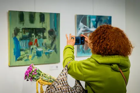 12 Renk, Binlerce Umut: Kanserli çocuklar için sanat sergisi