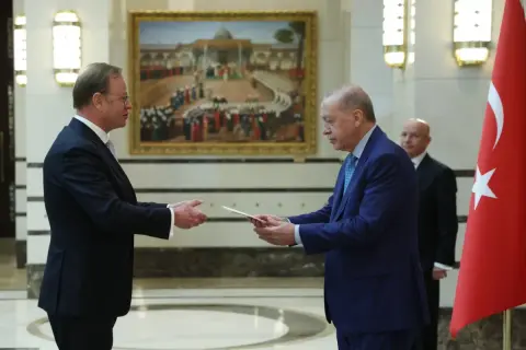 Erdoğan 5 yeni büyükelçinin güven mektuplarını aldı