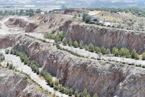 İzmir’de hafriyat toprağı kontrollü sahalarda toplanıyor