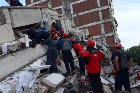İtfaiyeci anlattı: Enkaz altından Umut'u nasıl kurtardık?
