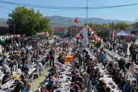 Mübadil torunları Kırçma sofrasında buluştu