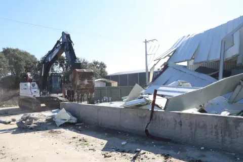 Nilüfer'de 600 metrekare kaçak fabrika yıkıldı