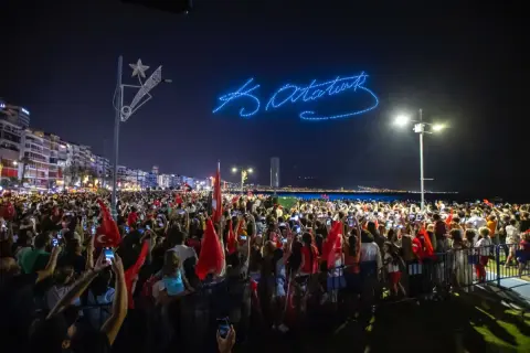 İzmir'de 1000 dronla 29 Ekim: Gökyüzü ışıklarla dolacak
