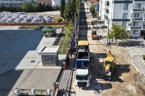 Manisa Kırkağaç'ta 4 Bin Ton Asfalt: 1 KM Yol Yenilendi