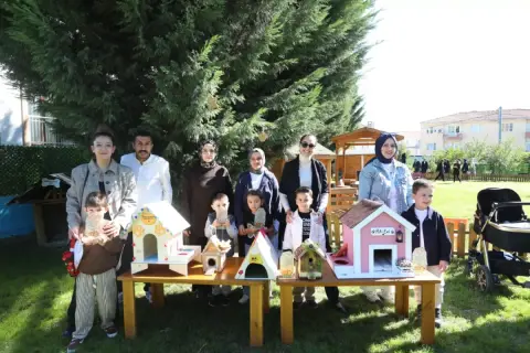 İnegöl'de çocuklardan sokak hayvanlarına 190 yuva