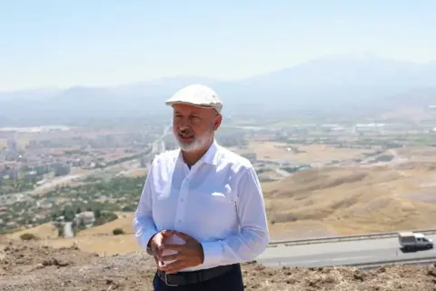 Kocasinan'da Kent Balkonu inşaatı başladı: Erciyes manzaralı 50m seyir yolu