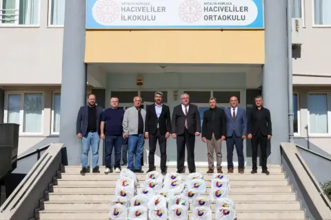 TOBB’dan Kumluca’da 525 öğrenciye ayakkabı desteği
