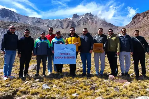 Erciyes'e 185 Ağaç Dikildi, Binlerce Tohum Topu Atıldı