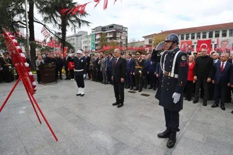 Bursa'da 29 Ekim törenleri başladı: 103. yıl çelenk töreni