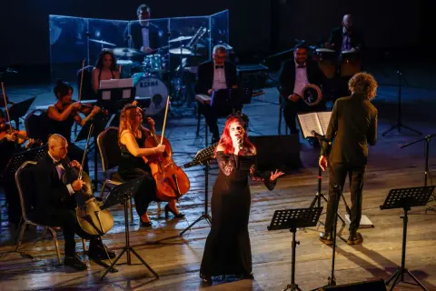 Smyrna Ensemble Cumhuriyet konseriyle İzmir'i sardı