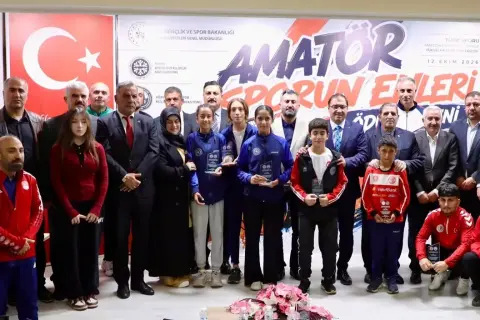 Ağrı’da sporun enleri ödül töreni coşkuyla tamamlandı... ASKF’den 13 isme ödül